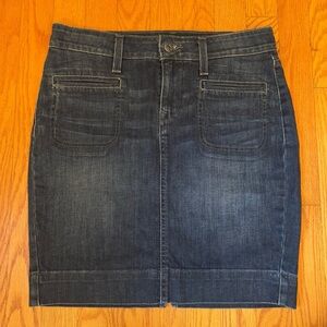 Levi’s Denim Dark Wash Skirt Women’s Size 4